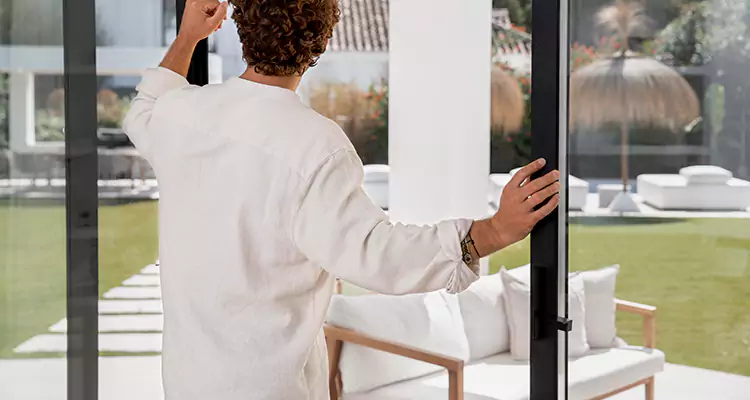 Sliding Screen Door Maintenance for Closing Issues in Buenaventura Lakes, FL